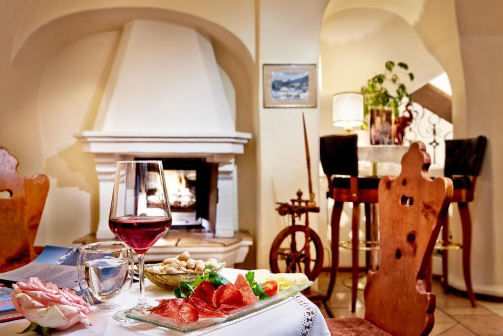 Hotel Weisses Lamm Monguelfo-Tesido / Welsberg-Taisten Esterno foto