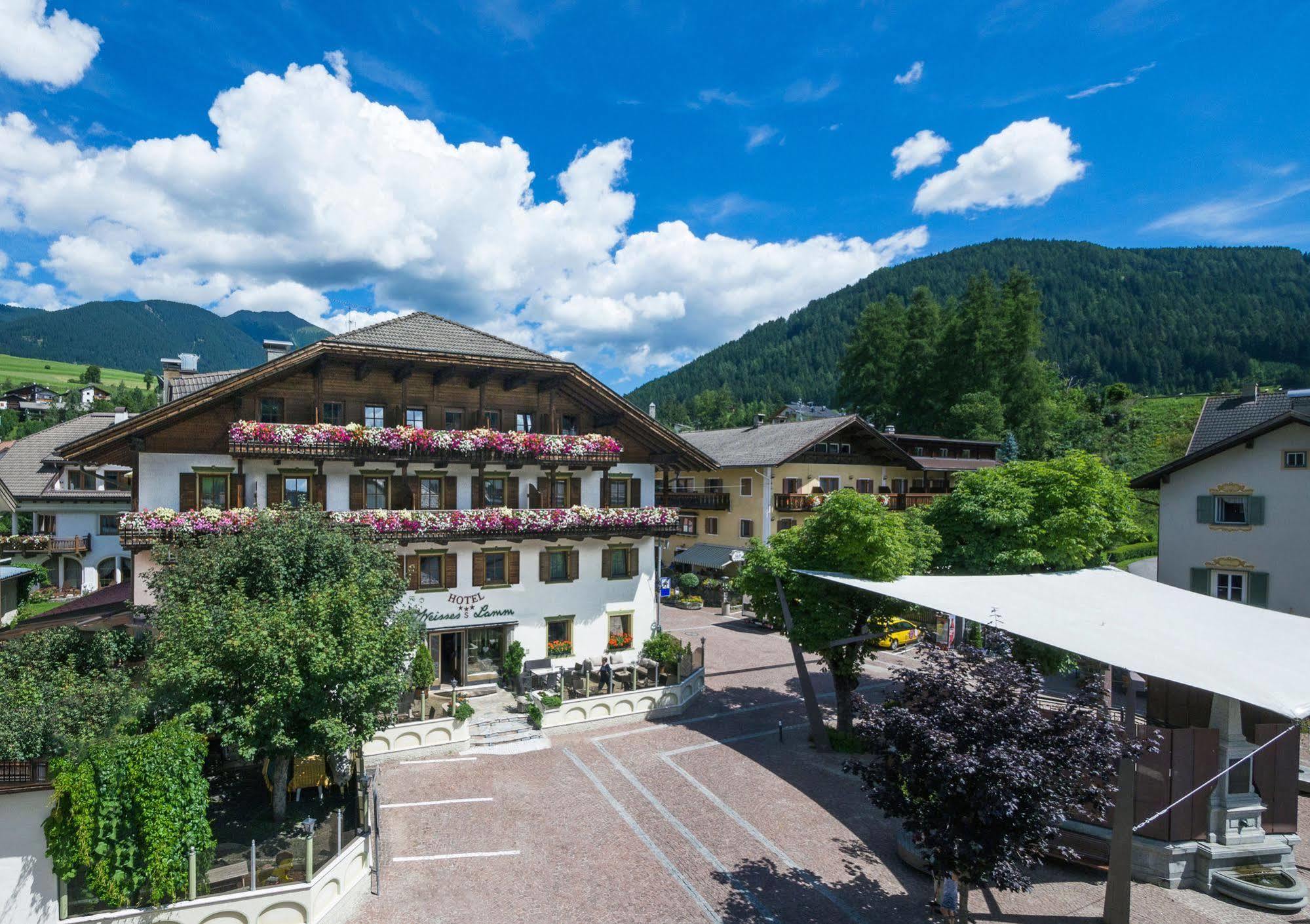 Hotel Weisses Lamm Monguelfo-Tesido / Welsberg-Taisten Esterno foto