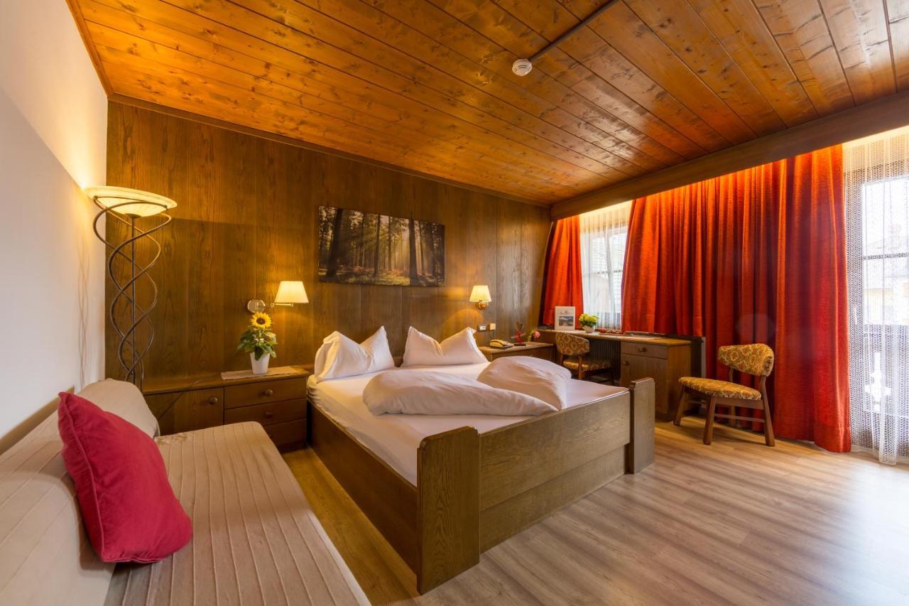Hotel Weisses Lamm Monguelfo-Tesido / Welsberg-Taisten Esterno foto