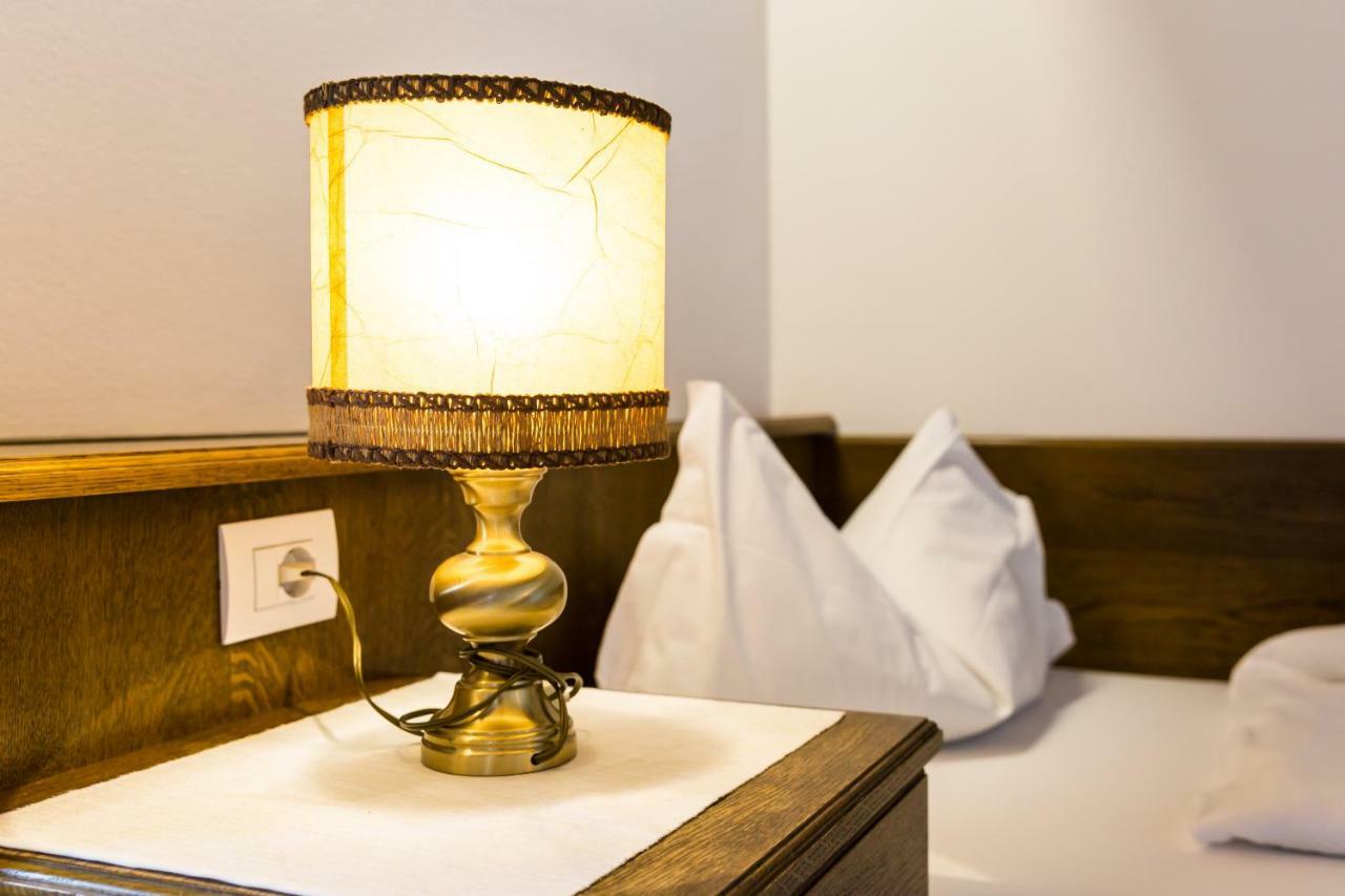 Hotel Weisses Lamm Monguelfo-Tesido / Welsberg-Taisten Esterno foto