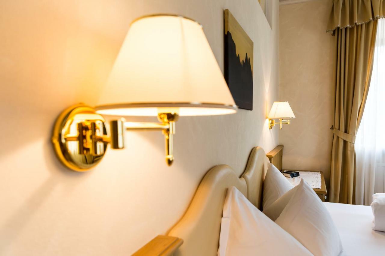 Hotel Weisses Lamm Monguelfo-Tesido / Welsberg-Taisten Esterno foto